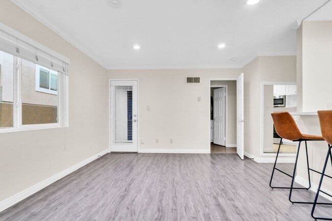 Building Photo - Beautiful one bedroom/one bath in the Verano community at UTC! Close to so much!