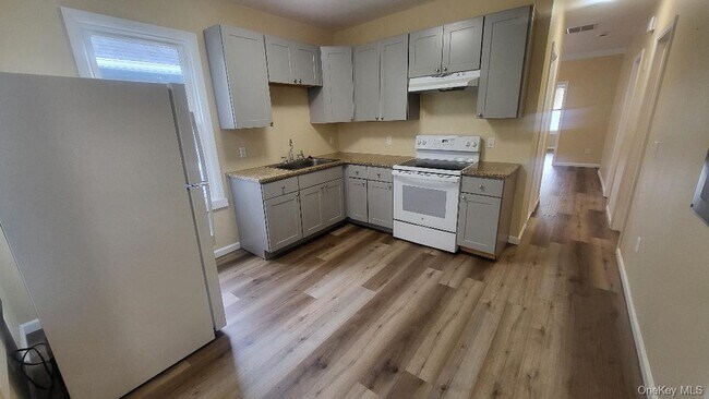 Building Photo - 19 Hoffman Ave