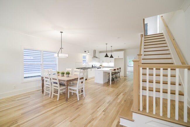 Building Photo - 1409B Meridian St