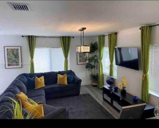 Foto del edificio - 5811 SW 26th St