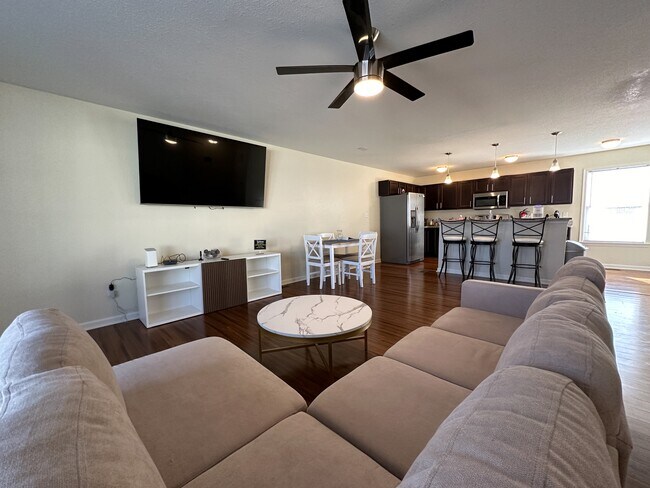 Foto del edificio - 5809 Miss Coral Ct
