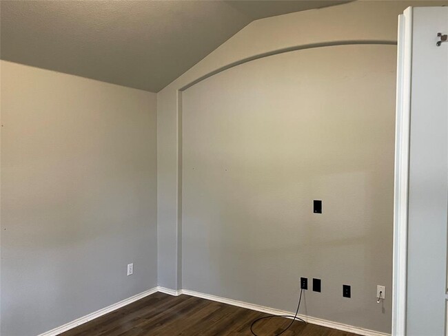 Building Photo - 15604 Landing Creek Ln