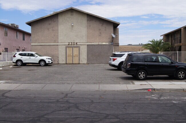 Foto del edificio - 2304 Saturn Ave