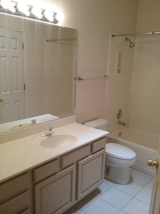 Building Photo - One Story 3 Bedroom