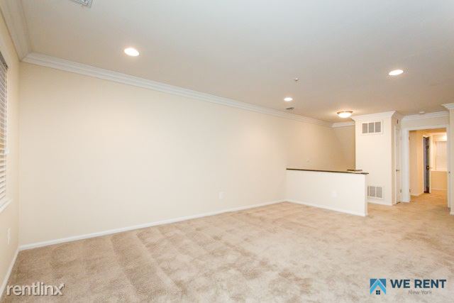 Building Photo - 4 Sylvan Ln