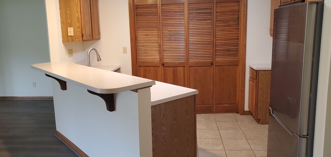 Building Photo - 3 bd Park DeVille condo in W Columbia, new...