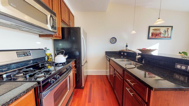 Foto del edificio - Top Floor Columbia Heights