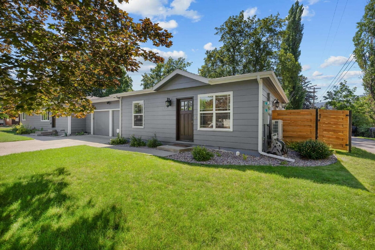 Primary Photo - Charming & centrally located