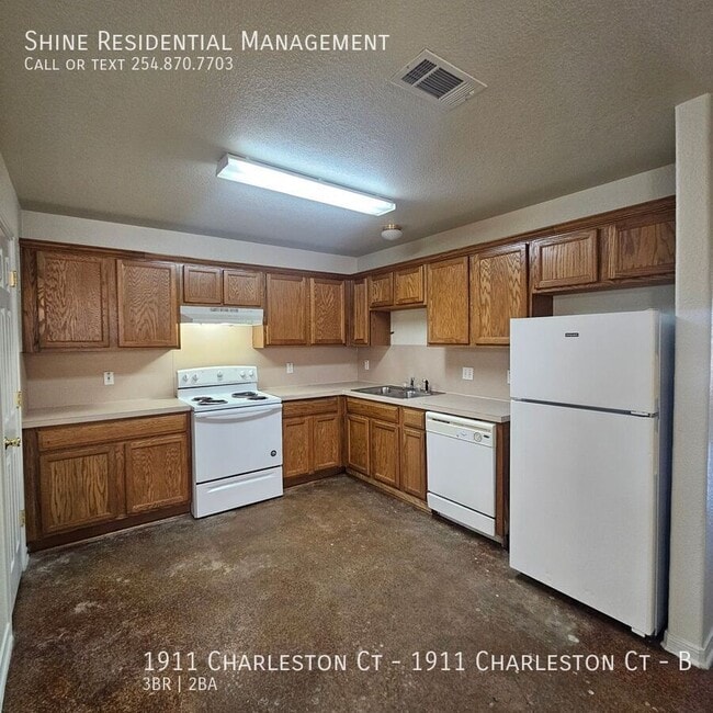 Foto del edificio - 1911 Charleston Ct