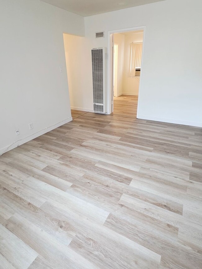 Building Photo - 1123 Linden Ave