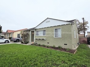 Building Photo - 10918 Dalwood Ave