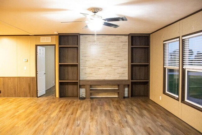 Foto del edificio - 1566 County Rd 610