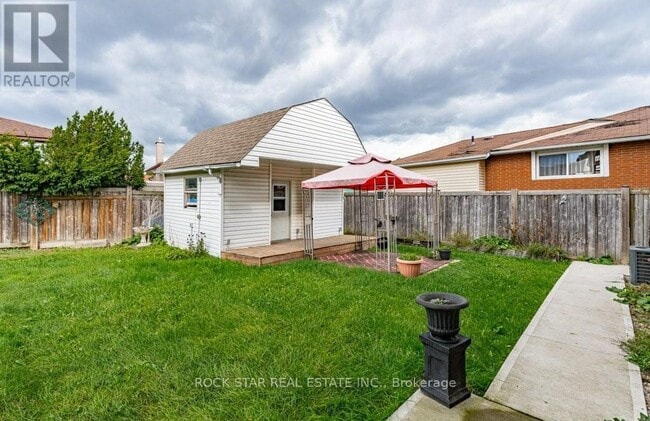 Building Photo - 271 Carson Dr