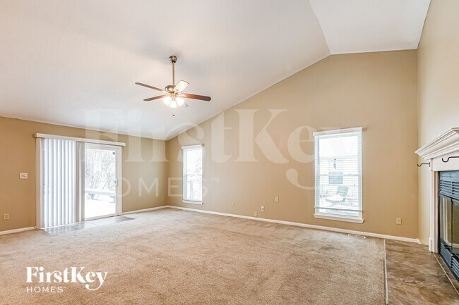 Foto del edificio - 7427 Cobblestone W Dr