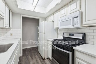 Building Photo - 1156 Mountain View St