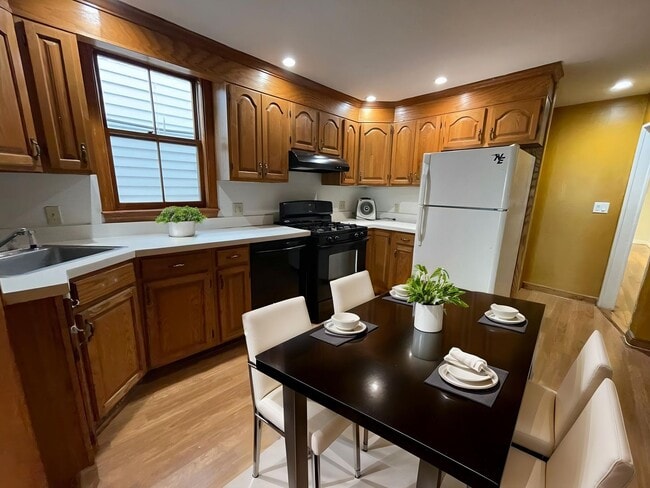 Photo - South Boston 5 Bed / 3 Bath – W/D in Unit – 9/1 Townhome