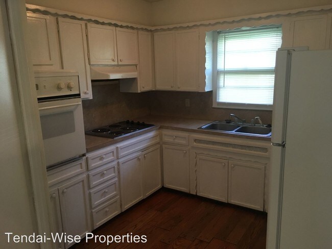 Building Photo - 3 br, 1 bath House - 316 E Silsby