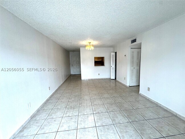 Foto del edificio - 888 NE 132nd St