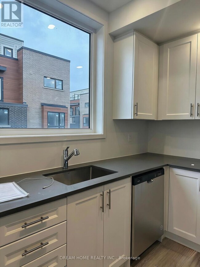 Building Photo - 22 Lytham Grn Cir