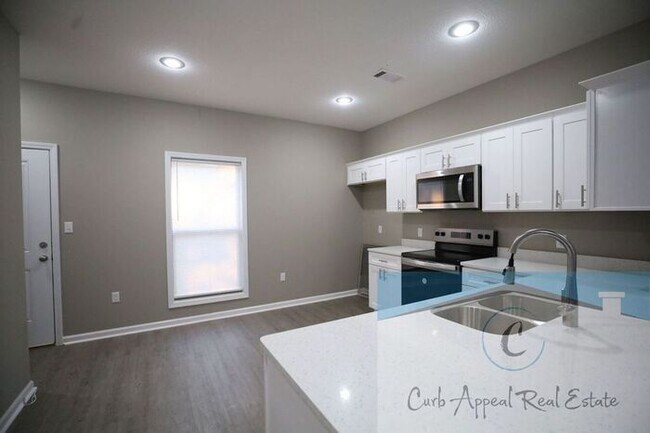 Foto del edificio - Luxury 2 bed 2 bath apt - brand new construction!! Washer, dryer and, internet utilities included!!