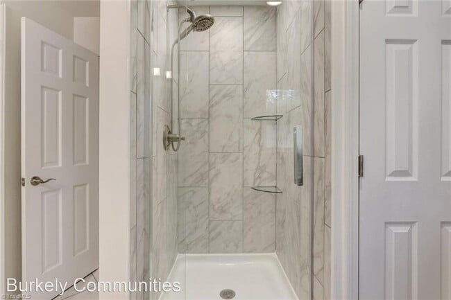 Building Photo - 3 br, 2 bath House - 2109 Cleburne St