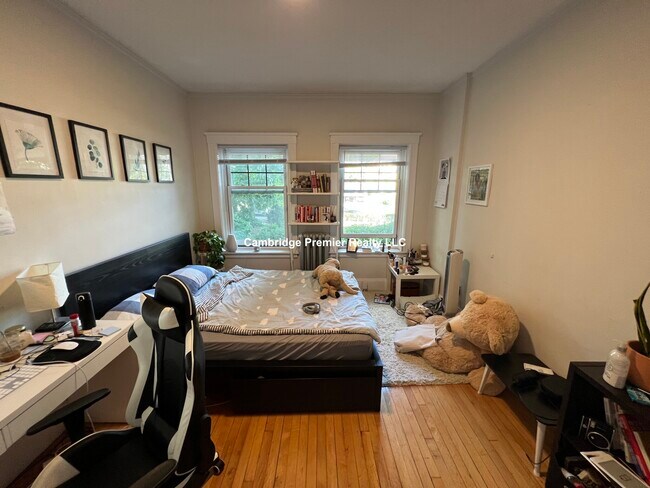 Building Photo - 3 Linnaean St