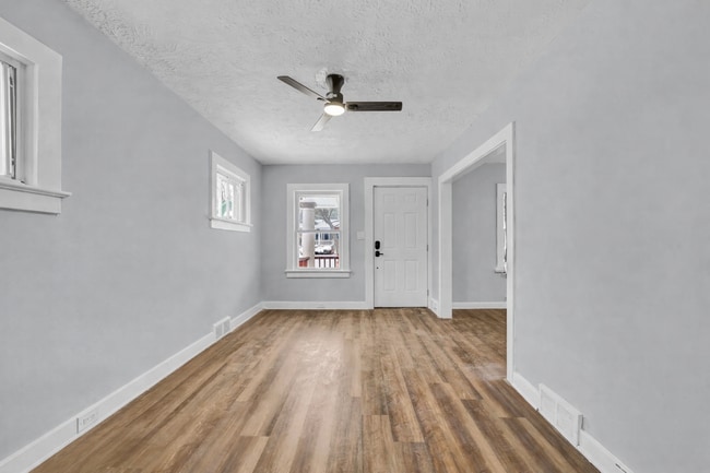 Building Photo - 1728 Hillview Rd