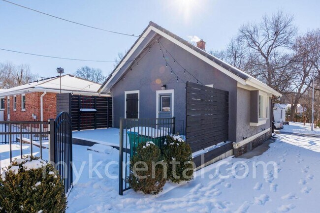 Building Photo - 2426 W 48th St