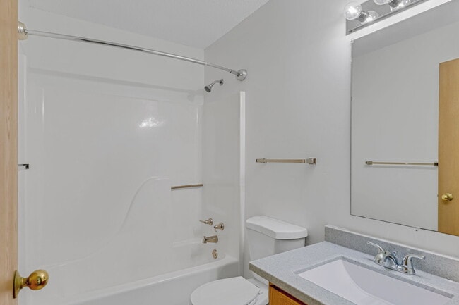 Baño reformado - Applewoods Apartments