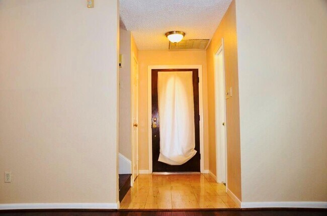 Foto del edificio - 2413 Potomac Dr