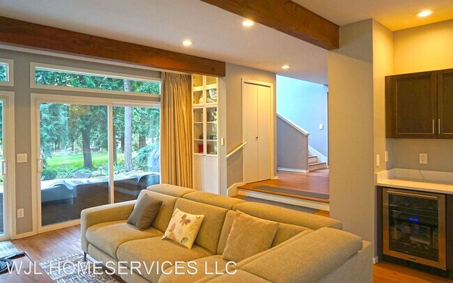 Building Photo - 4 br, 2.5 bath House - 2325 Sahalee Dr E