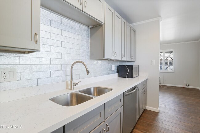 Foto del edificio - 3426 N Miller Rd