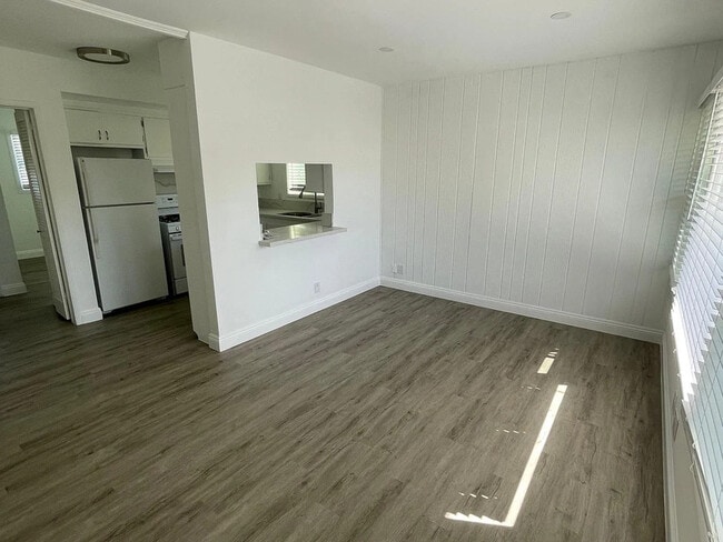 Building Photo - 508 S Catalina Ave