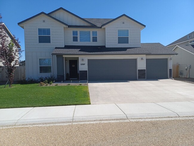 Building Photo - Spacious Caldwell home