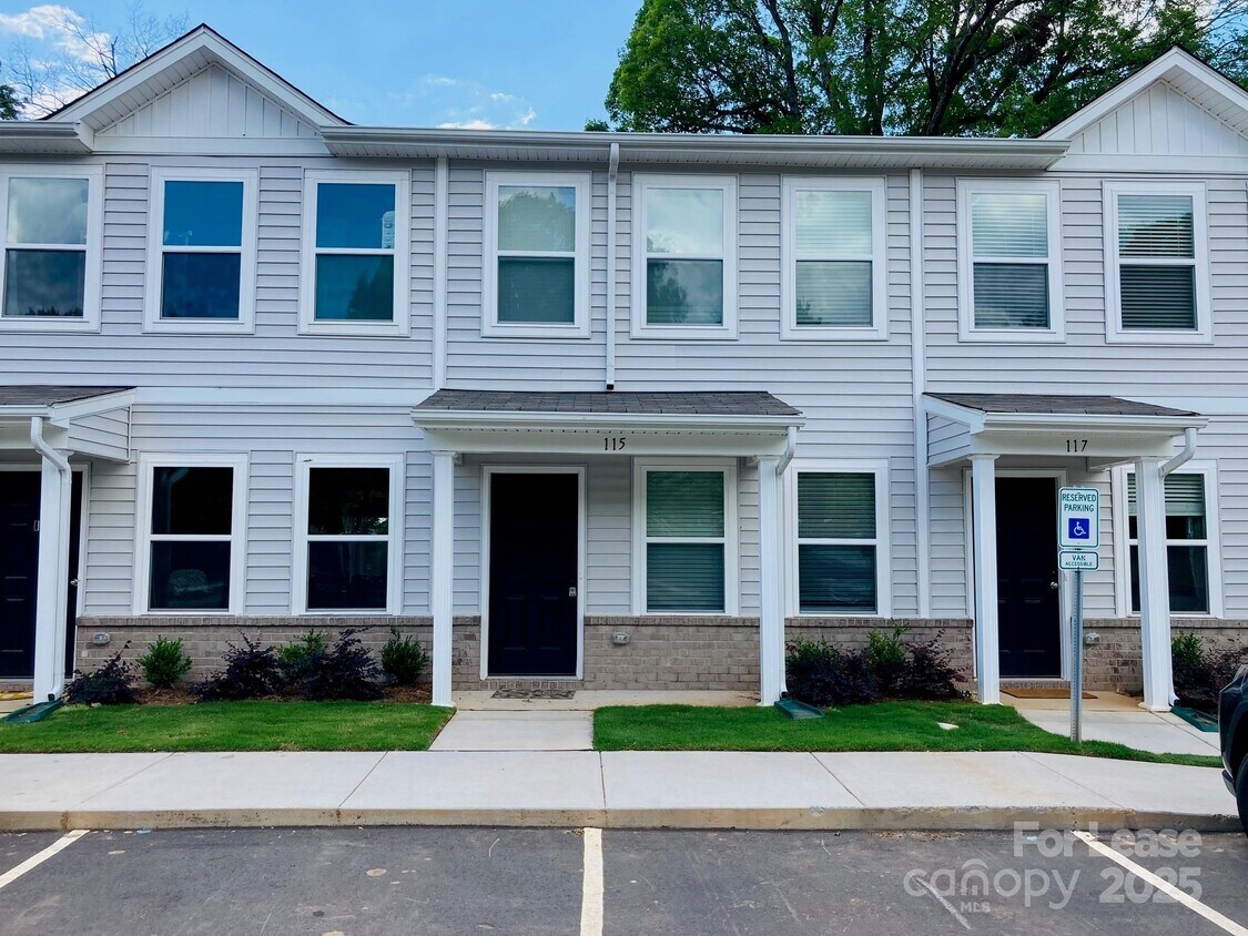 Primary Photo - 115 Villa Ln
