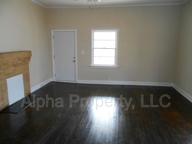 Building Photo - 5 Gallon St