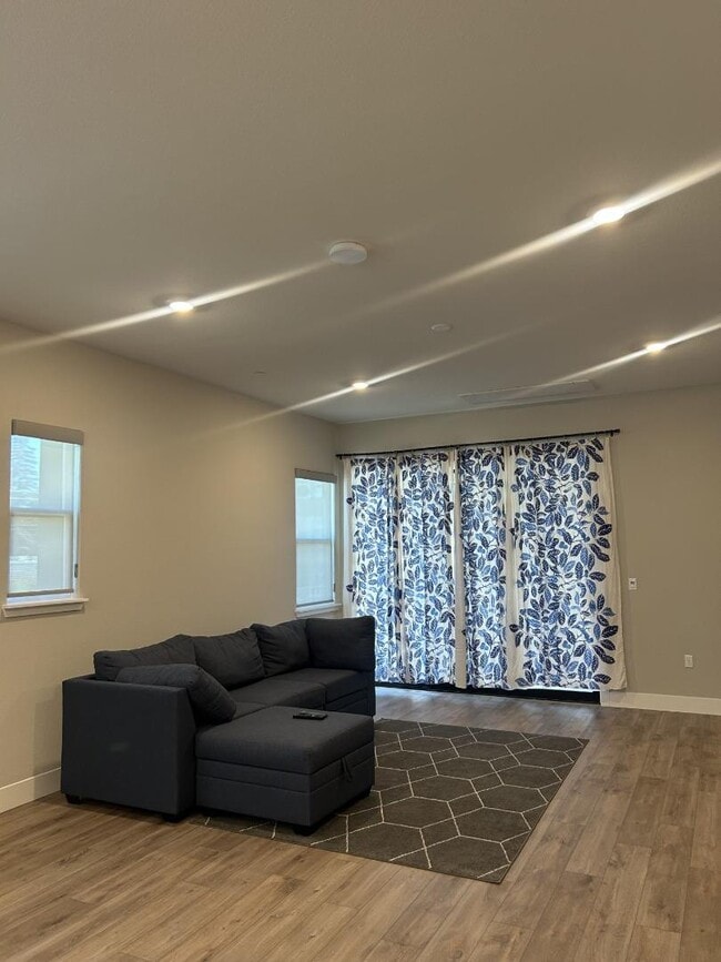 Building Photo - 202 Tea Tree Terrace