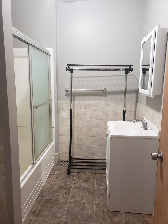 Unit 1 Bathroom - 3517 Union Ave