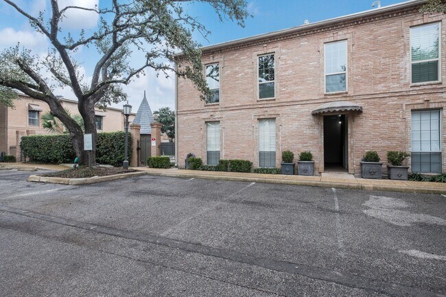 Foto del edificio - 7707 Broadway