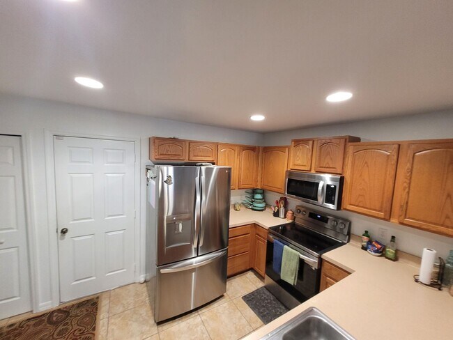 Foto del edificio - Beautiful 3bed 2.5 bath Townhome in the he...