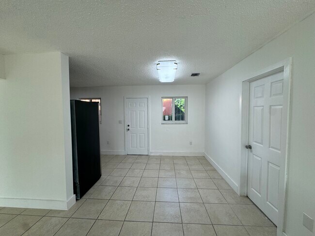 Foto del edificio - 2236 NW 33rd St
