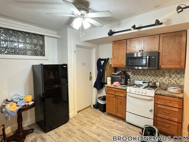Foto del edificio - 1064 Beacon St
