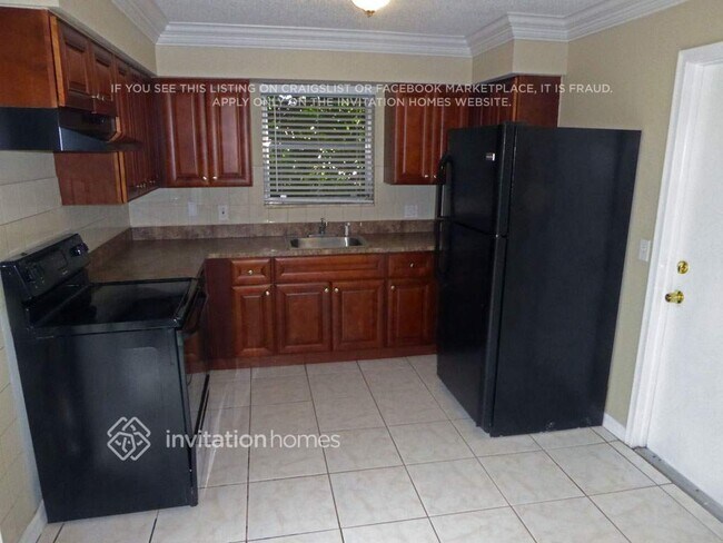 Foto del edificio - 4675 Addison St