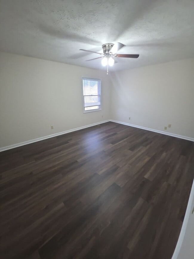 Building Photo - 83 Eastgate Cir