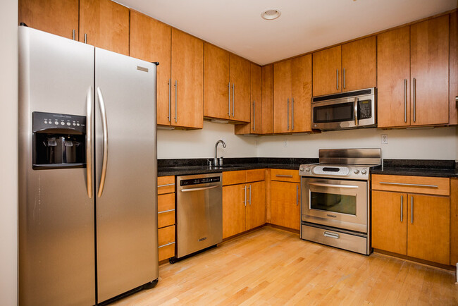 Building Photo - 1520 Independence Ave SE