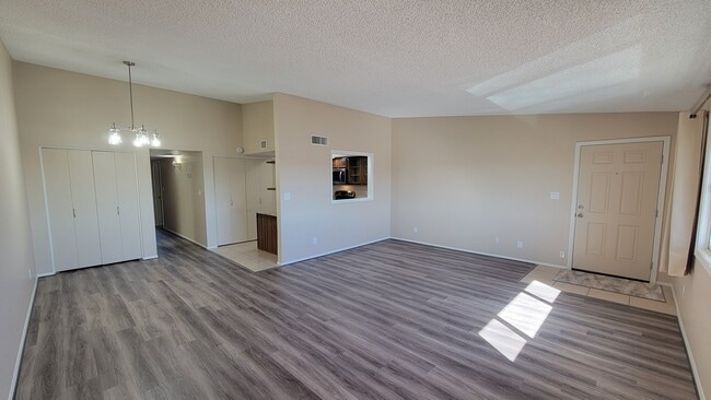 Building Photo - 2021 E Osborn Rd