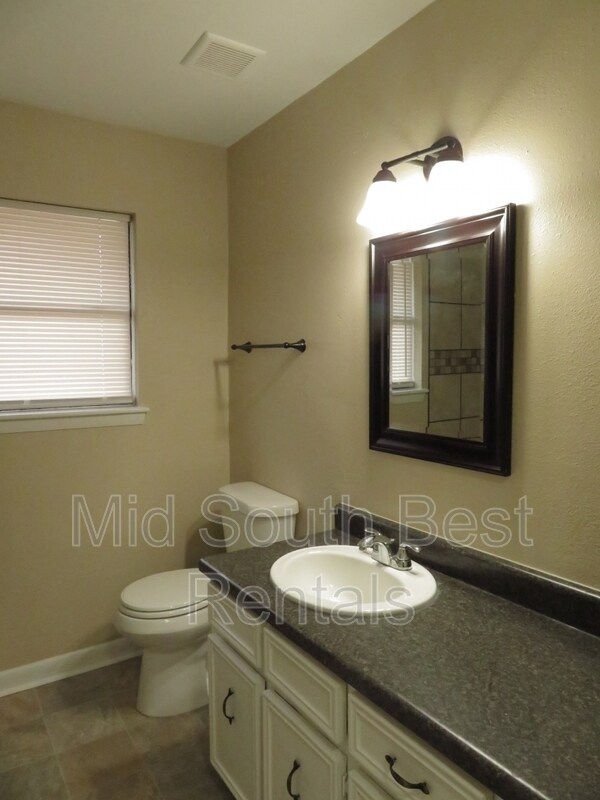Building Photo - 507 E Military Dr