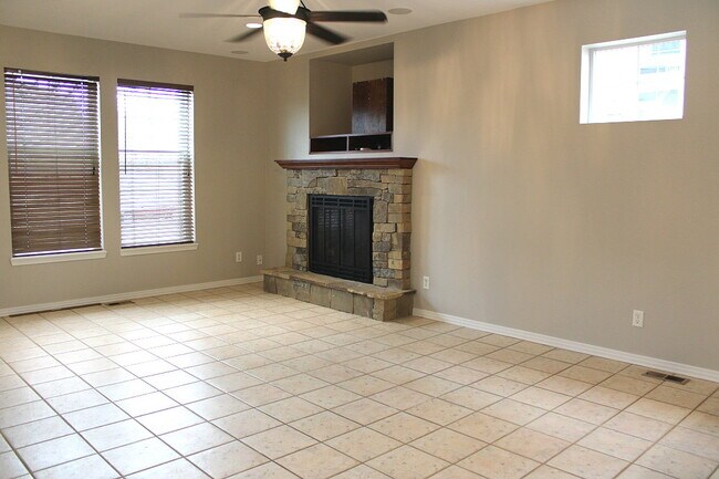 Foto del edificio - 5250 Corbett Dr