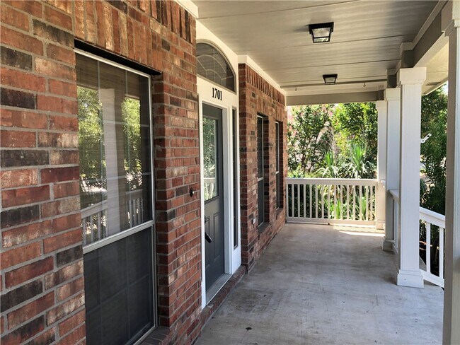 Foto del edificio - 1701 Hill Country Dr