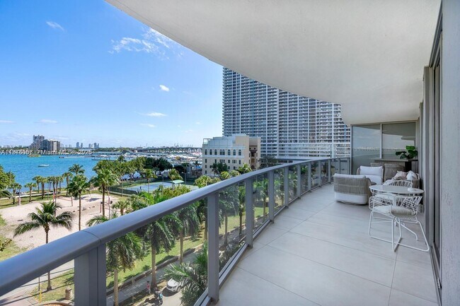 Foto del edificio - 488 NE 18th St